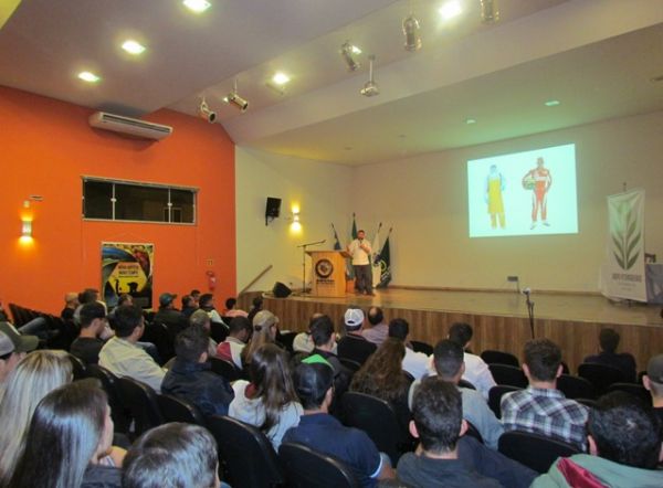 Palestra debateu o uso dos agrot&oacute;xicos