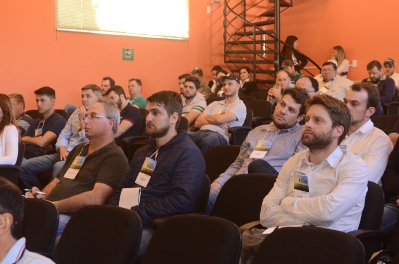 Encontro t&eacute;cnico debateu a produ&ccedil;&atilde;o da batata
