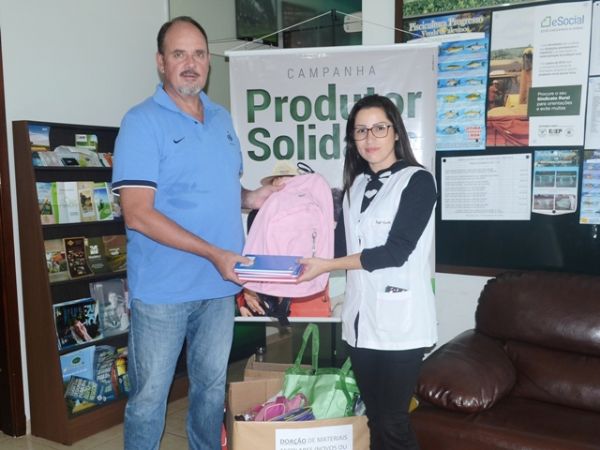 Campanha Produtor Solidário entrega doação de material escolar