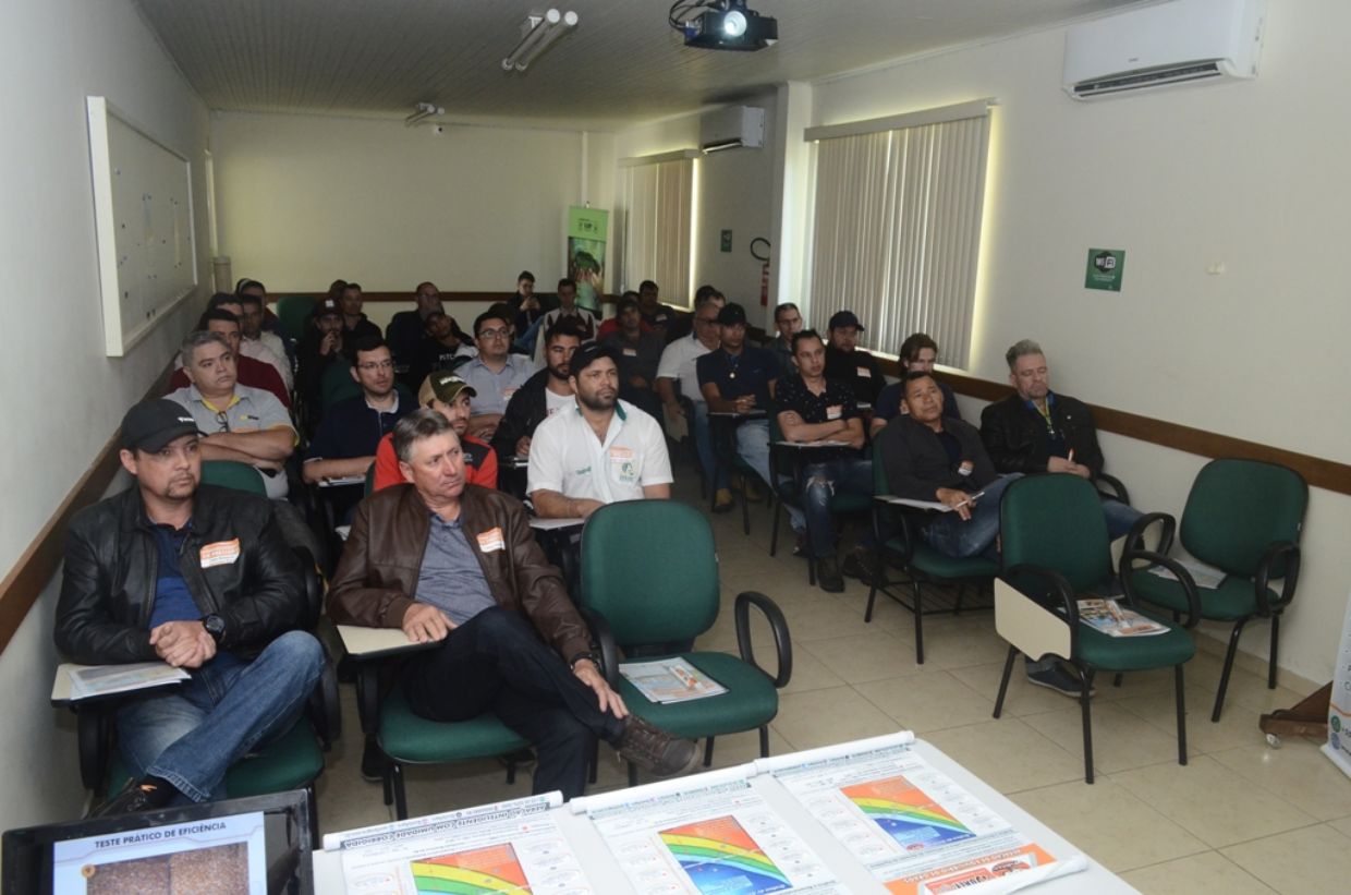 Empresa realiza treinamento em armazenagem de precisão