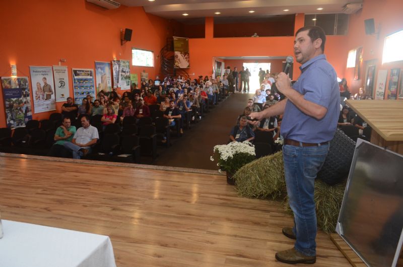 Mais de 250 pessoas participaram do Simpósio Regional de Bovinocultura de Leite 