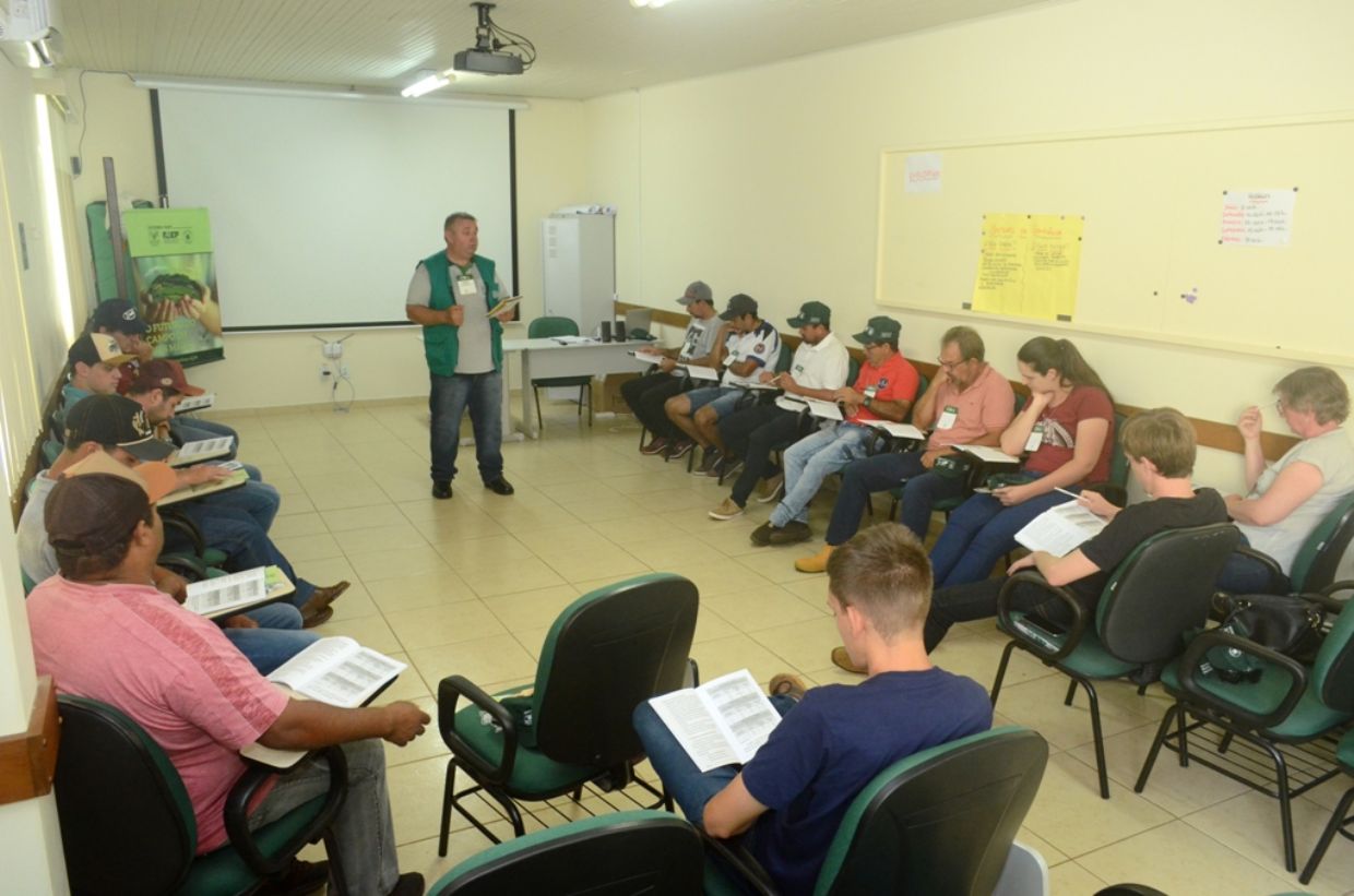 Curso do SENAR-PR aborda aplicação de agrotóxicos (NR 31.8)