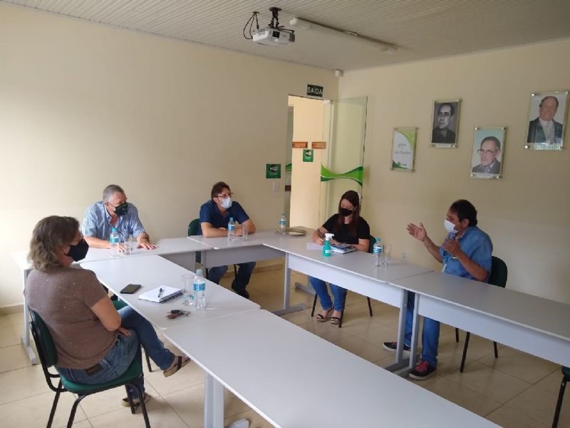 Sindicato Rural de Guarapuava realiza reunião com DER sobre a estrada do Goioxim