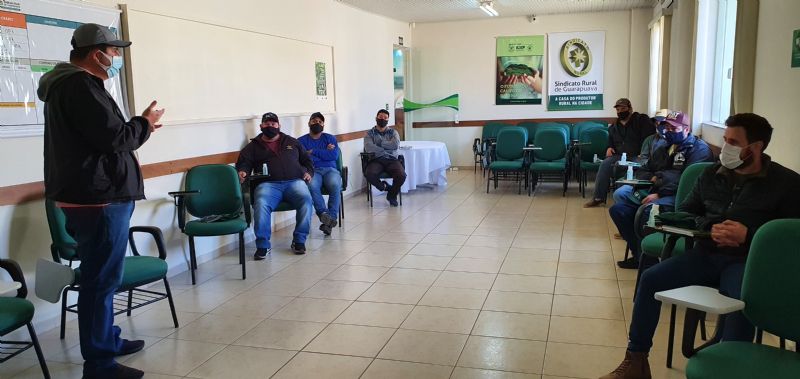 Semana começa com cursos de tratorista e armazenista de grãos 