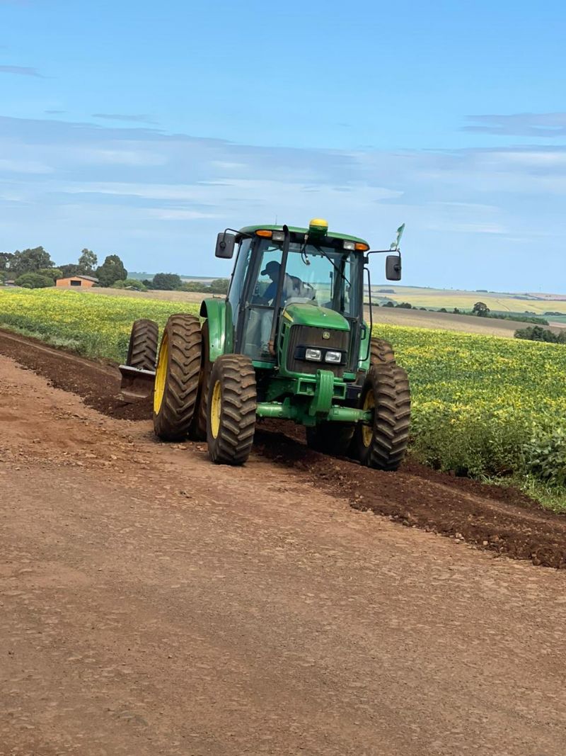 Produtores rurais do distrito da Palmeirinha se unem para revitalizar estrada rural