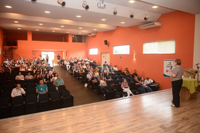 Evento aborda raiva em herbívoros e situação epidemiológica em Guarapuava