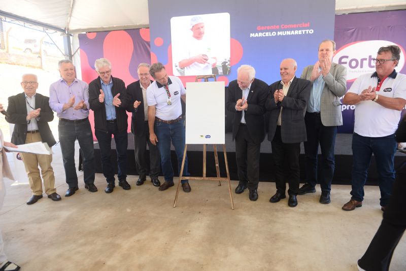 Coamig inaugura fábrica de laticínios