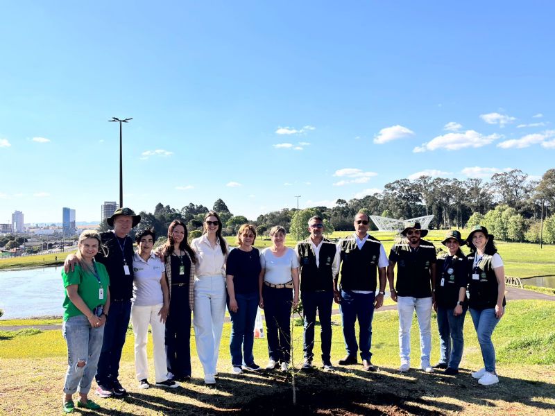 Comissão de Mulheres do Sindicato Rural de Guarapuava realiza plantio de araucária alusivo ao Dia da Árvore