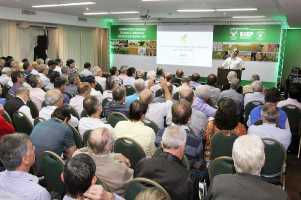 Representantes do Sindicato Rural participaram do Encontro das Comiss&otilde;es T&eacute;cnicas e Lideran&ccedil;as Sindicais da Faep