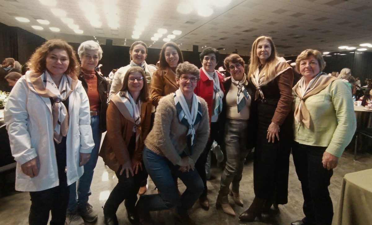 Comissão de Mulheres do Sindicato Rural de Guarapuava participa do Encontro de Mulheres Cooperativistas Coamo