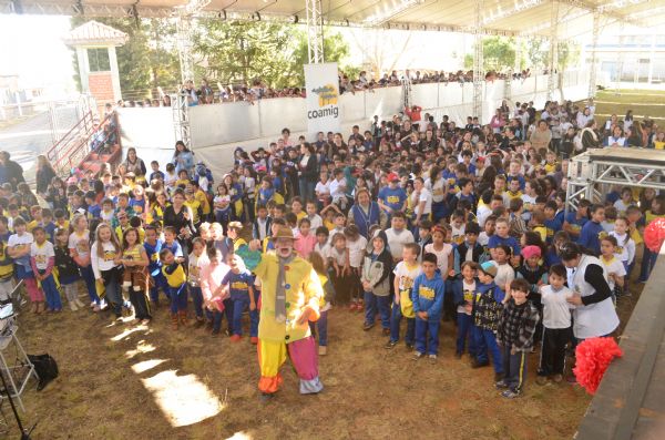 "Uma tarde com a Coamig" levou crian&ccedil;as de escolas municipais para Expogua 