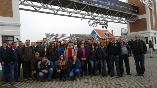  Produtores de Guarapuava e regi&atilde;o visitam a Agroleite