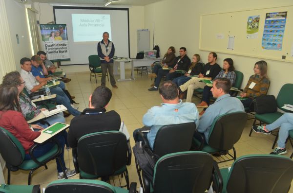 Sindicato Rural de Guarapuava e Extens&otilde;es Cand&oacute;i/Cantagalo ofertam 22 cursos do Senar para novembro 