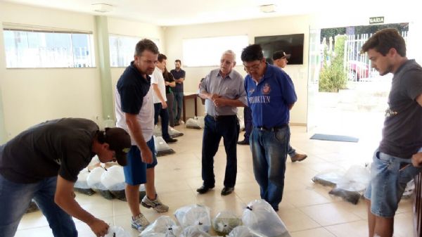  Alevinos s&atilde;o entregues no Sindicato Rural