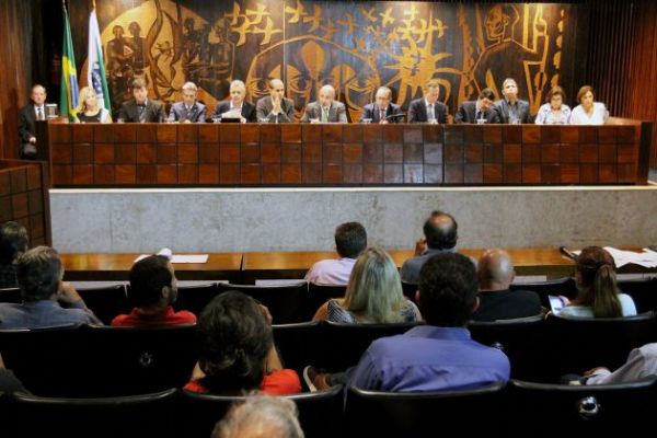 Audi&ecirc;ncia p&uacute;blica debate o uso correto de agroqu&iacute;mico no Paran&aacute;